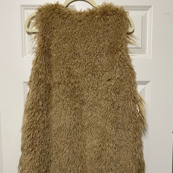 Vest With Caramel/Light Brown Faux Fur - Picture 3 of 5